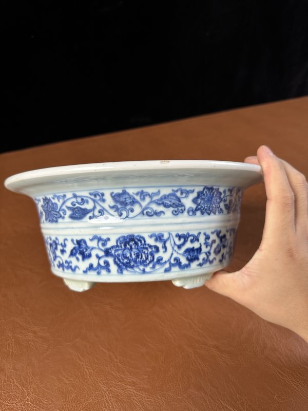 清雍正 青花缠枝花卉纹花盆 - 图7
