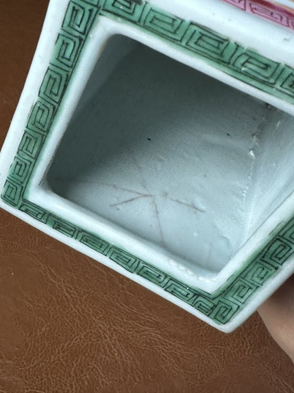清雍正 粉彩仙鹤旭日四方笔筒 - 图14