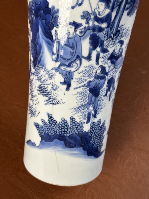 明崇祯 青花人物故事图筒瓶 - 图6
