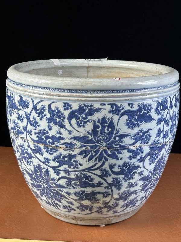 清康熙 青花缠枝花卉纹大缸 - 图3