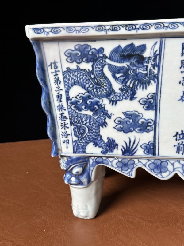 清嘉庆 青花龙凤文字四方鼎式香炉 - 图9