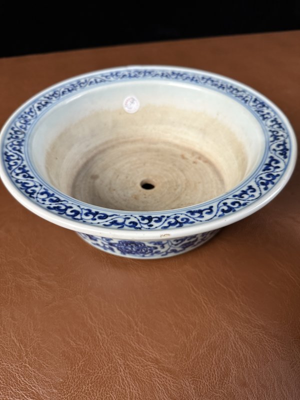 清雍正 青花缠枝花卉纹花盆 - 图8