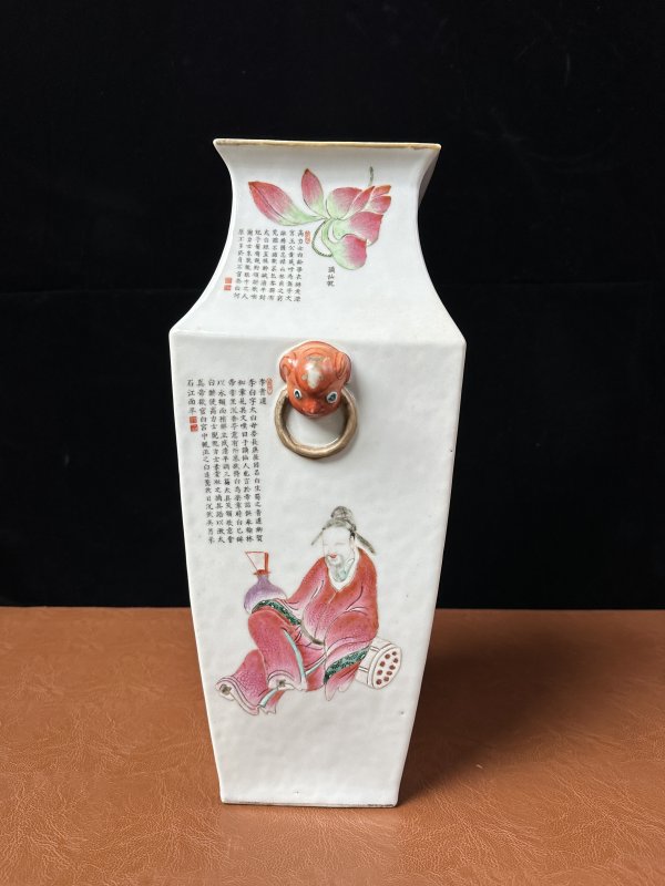 清道光 粉彩无双谱人物四方瓶 - 图2