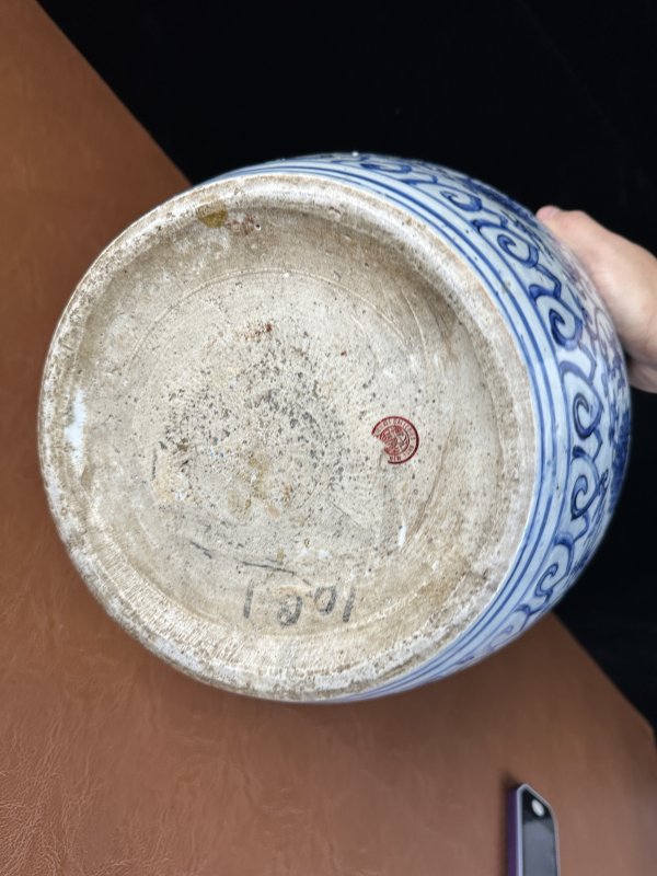明万历 青花缠枝花卉纹大罐 - 图11