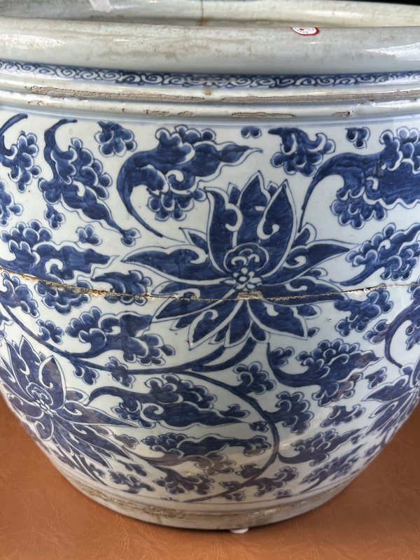 清康熙 青花缠枝花卉纹大缸 - 图4