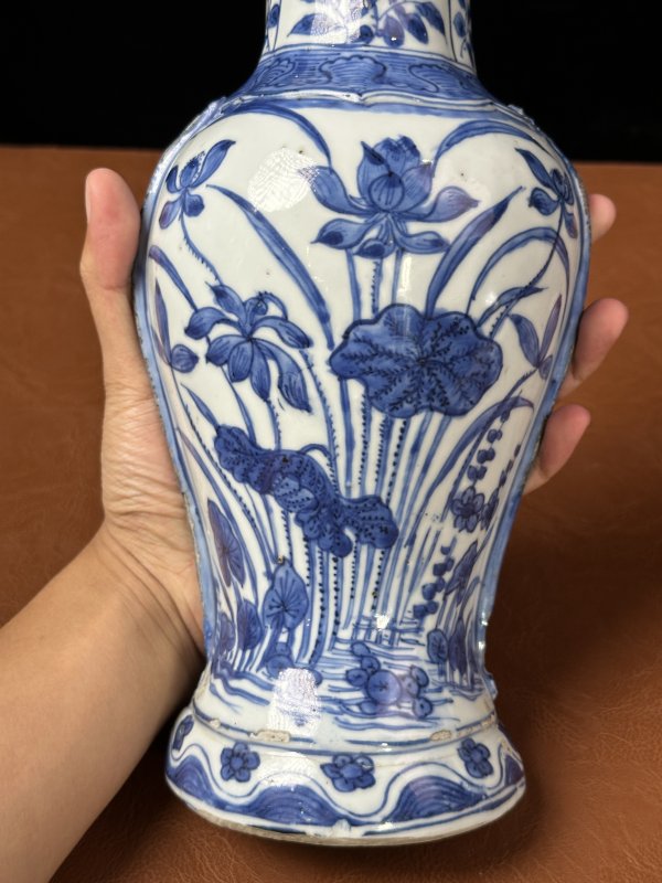 明成化 青花一路连科壁瓶 - 图9