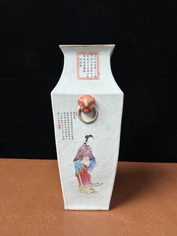 清道光 粉彩无双谱人物四方瓶 - 图4