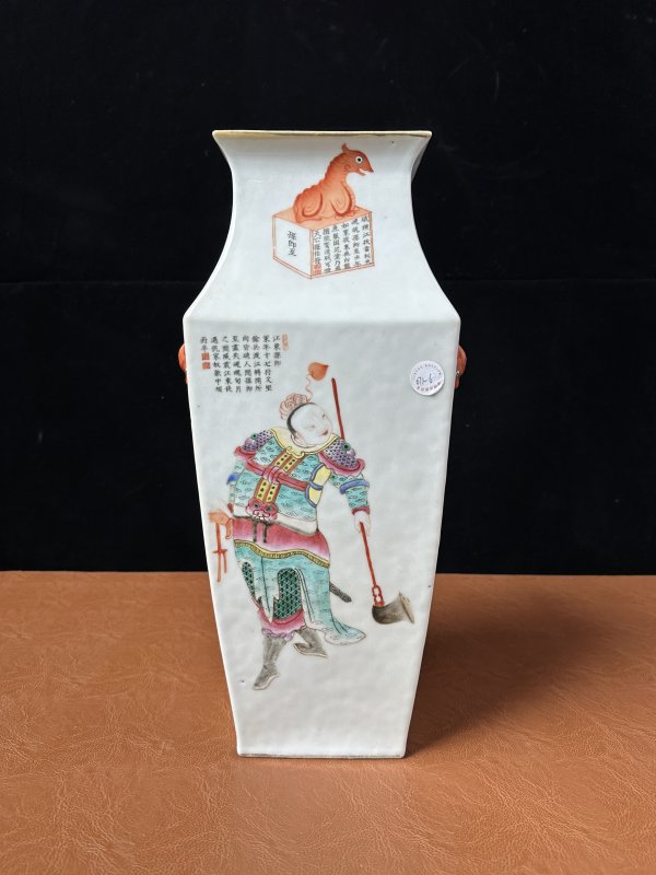 清道光 粉彩无双谱人物四方瓶 - 图5