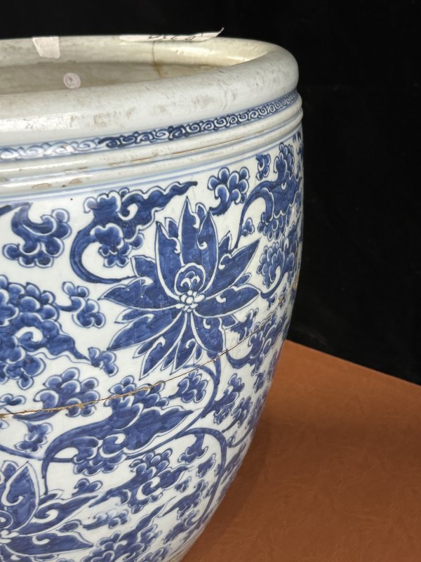 清康熙 青花缠枝花卉纹大缸 - 图7