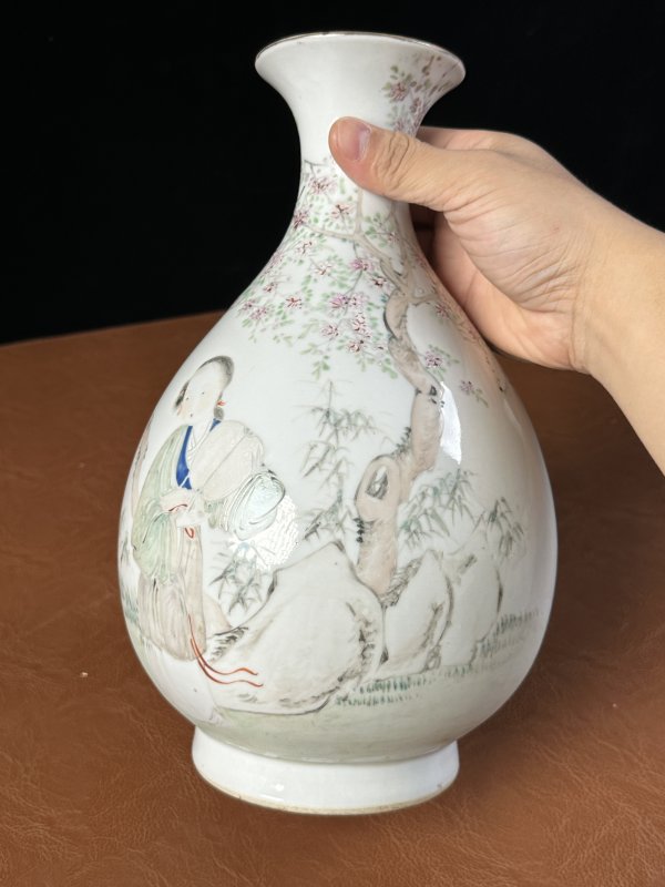 清晚期 浅绛彩人物侍女图玉壶春瓶 - 图5