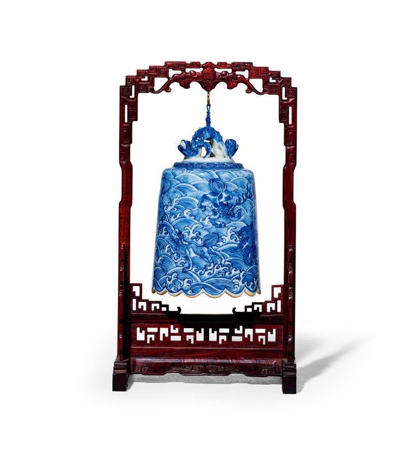 清中期  青花海八怪挂钟