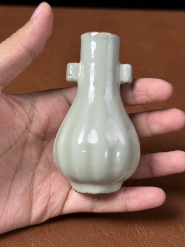 明成化 仿官釉贯耳瓶 - 图3