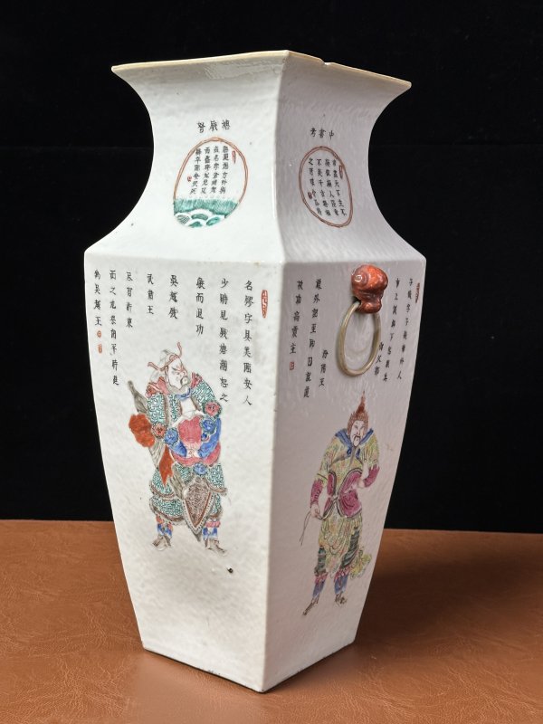 清道光 粉彩无双谱人物四方瓶一对 - 图13