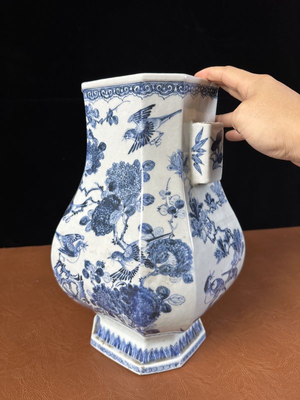 清中期 青花花鸟纹四方贯耳瓶 - 图6