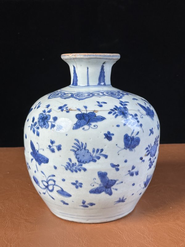 明万历 青花蝴蝶纹罐 - 图4