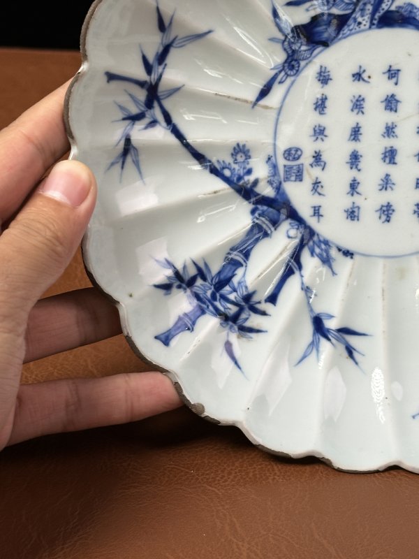 清康熙五十四年 青花岁寒三友菊瓣盘 - 图6