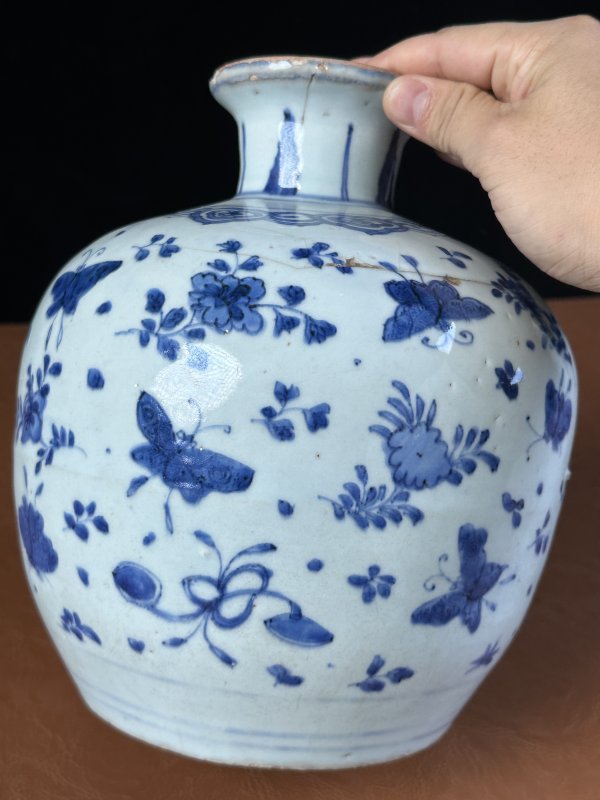 明万历 青花蝴蝶纹罐 - 图5