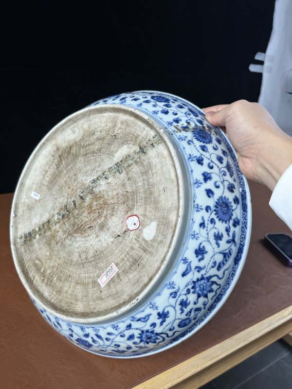 清雍正 青花缠枝莲纹大盘 - 图11