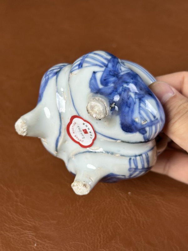 明万历 青花高士图朝冠耳三足炉 - 图11