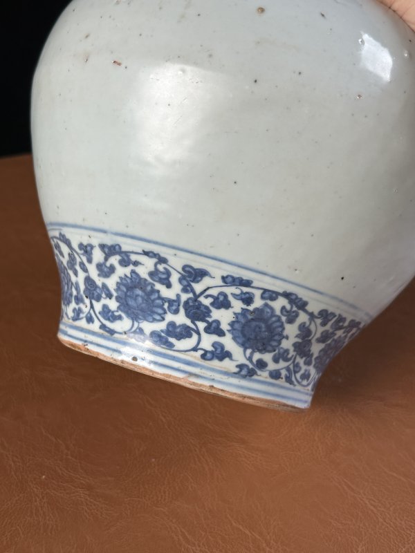 明正德 青花留白缠枝莲纹罐 - 图11