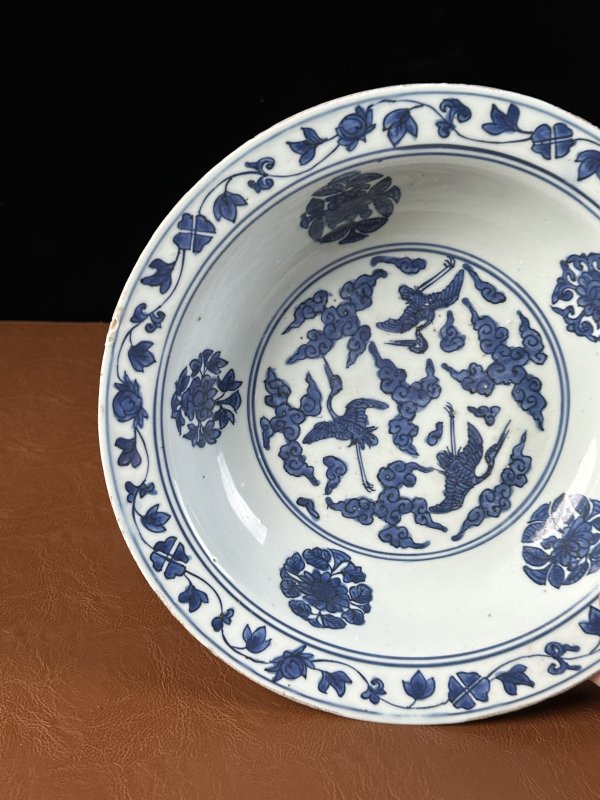 明万历 青花云鹤纹折沿盘 - 图3