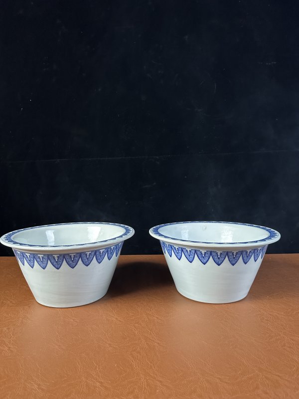 清康熙 青花夔纹花盆一对 - 图3