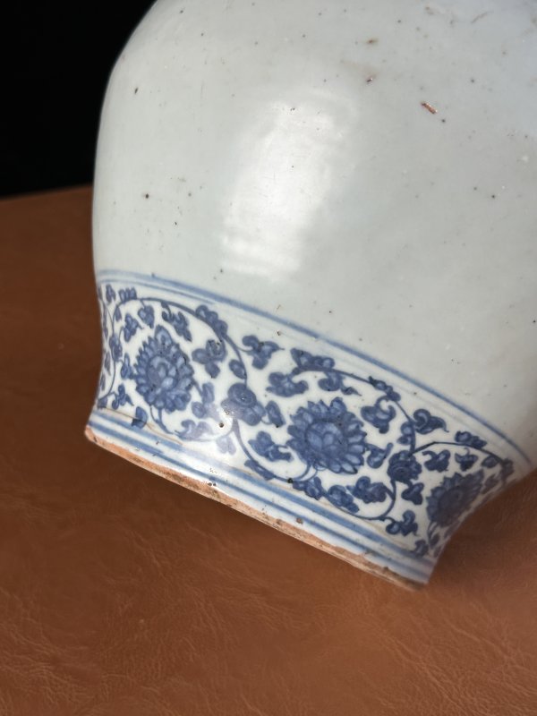 明正德 青花留白缠枝莲纹罐 - 图12