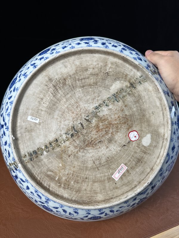 清雍正 青花缠枝莲纹大盘 - 图13