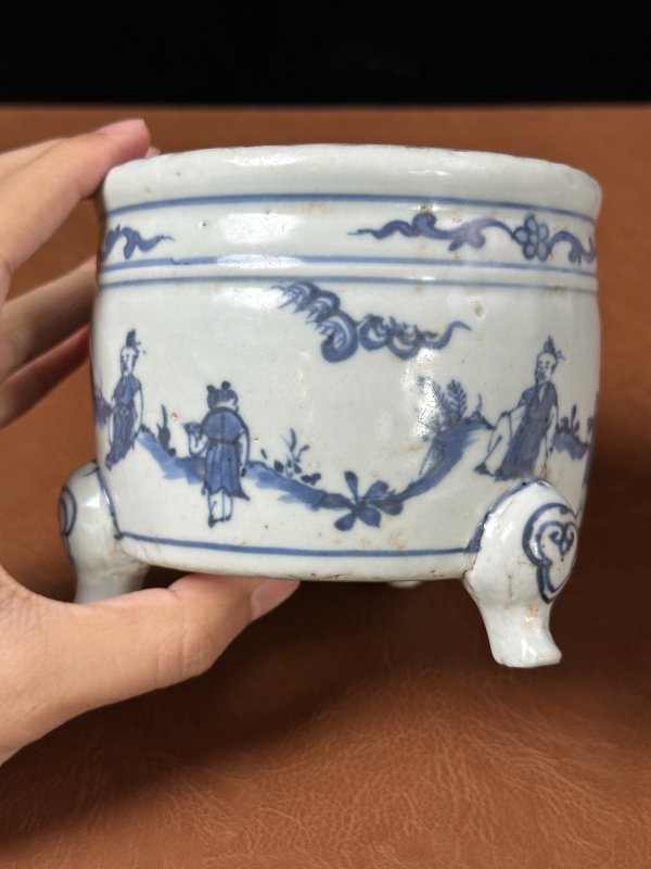 明中期 青花人物三足炉 - 图5