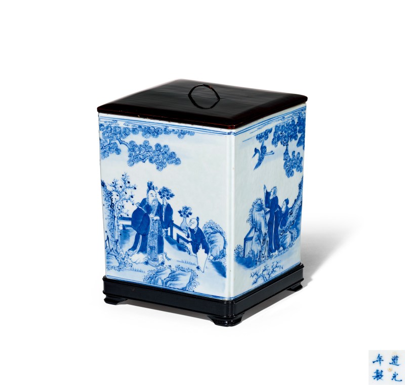 清道光 青花四爱图四方笔筒
