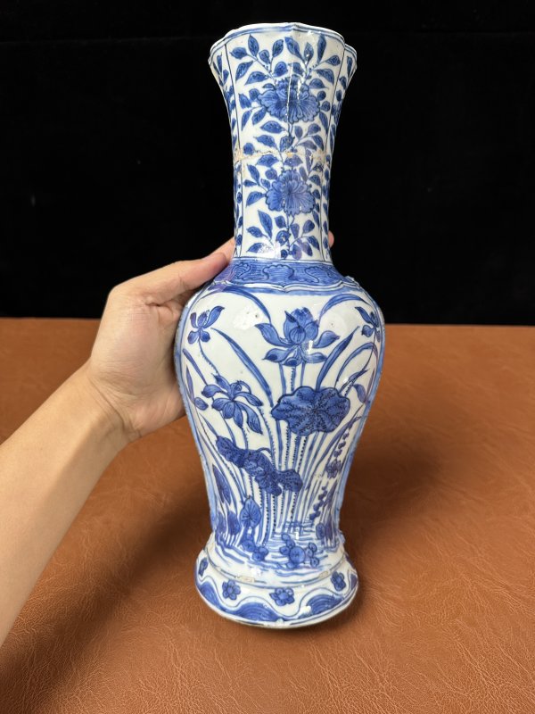 明成化 青花一路连科壁瓶 - 图3