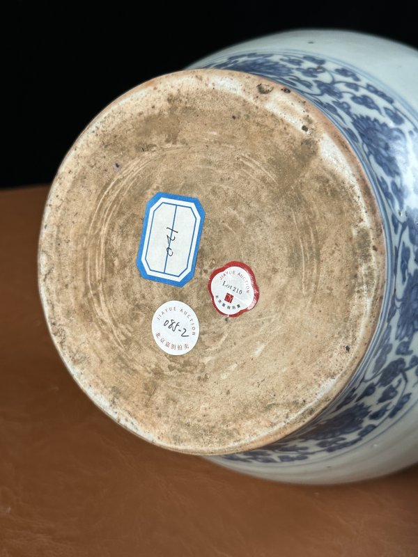 明正德 青花留白缠枝莲纹罐 - 图13