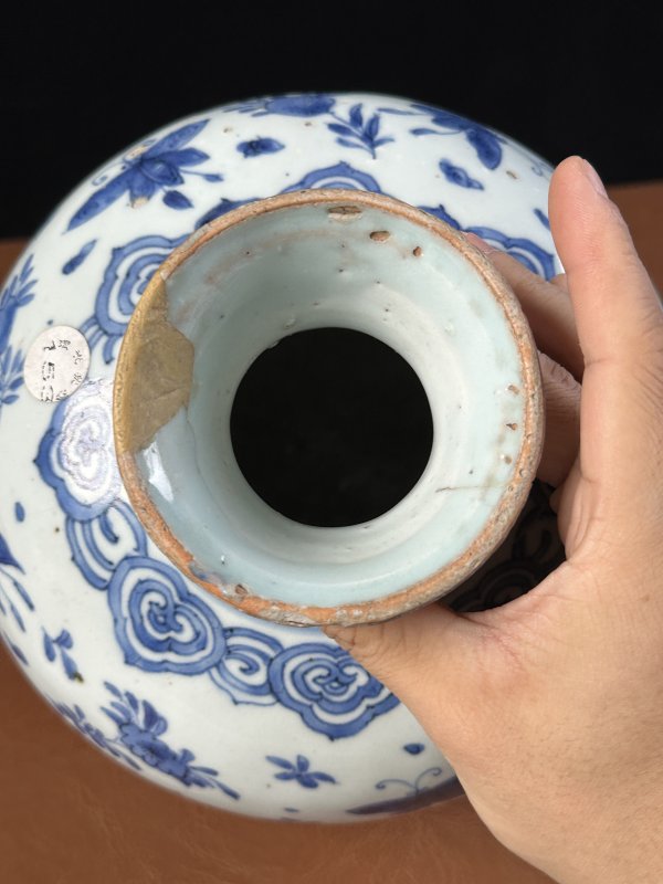 明万历 青花蝴蝶纹罐 - 图9