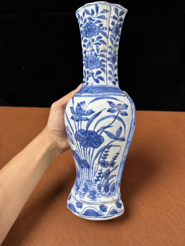 明成化 青花一路连科壁瓶 - 图4