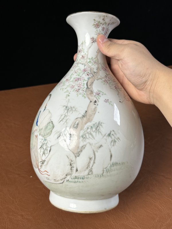 清晚期 浅绛彩人物侍女图玉壶春瓶 - 图6