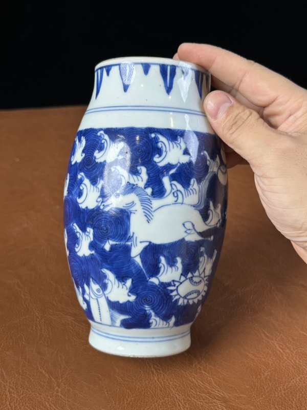明崇祯 青花留白海八怪纹莲子罐 - 图3