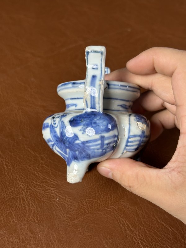 明万历 青花高士图朝冠耳三足炉 - 图6