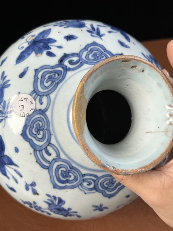 明万历 青花蝴蝶纹罐 - 图10
