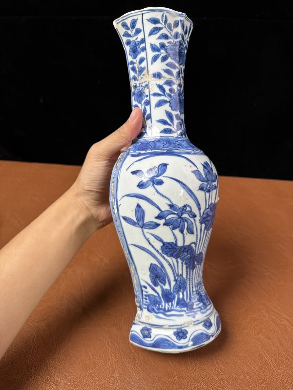 明成化 青花一路连科壁瓶 - 图5