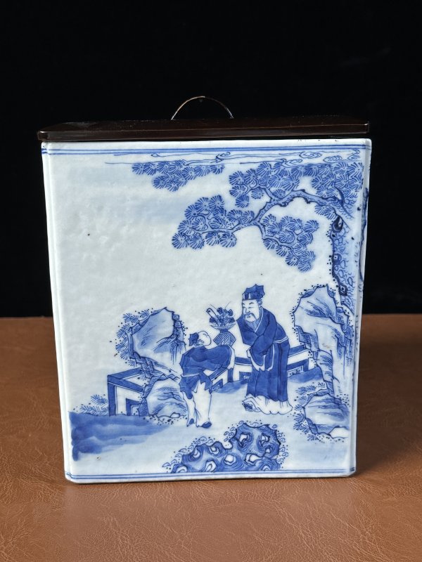 清道光 青花四爱图四方笔筒 - 图3