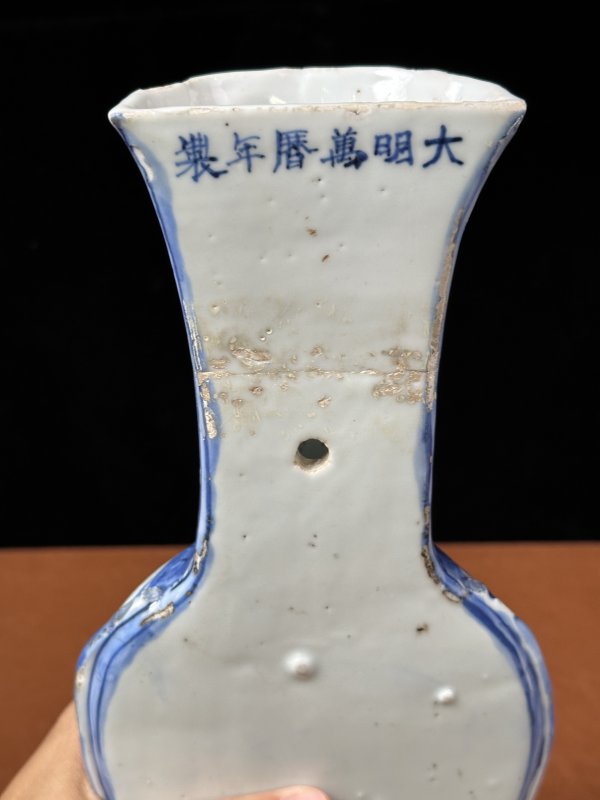 明成化 青花一路连科壁瓶 - 图7