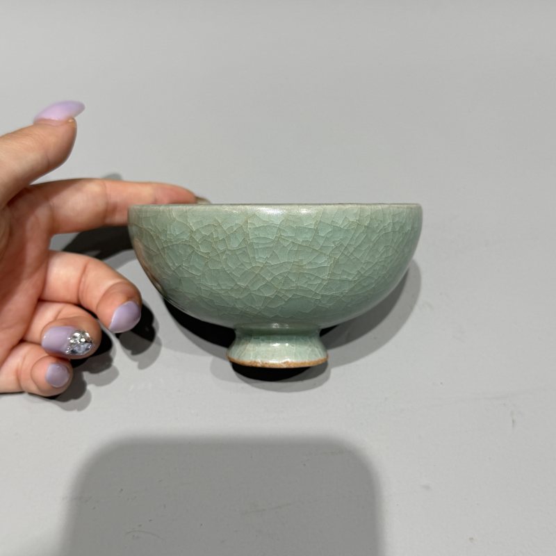 明代 龙泉窑粉青釉贴塑梅花纹泡泡盏 - 图4
