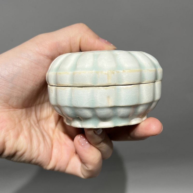 明代 青白釉印花粉盒 - 图2