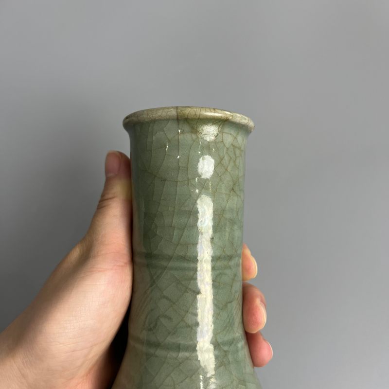 明代 龙泉窑梅子青釉刻花长颈瓶 - 图9