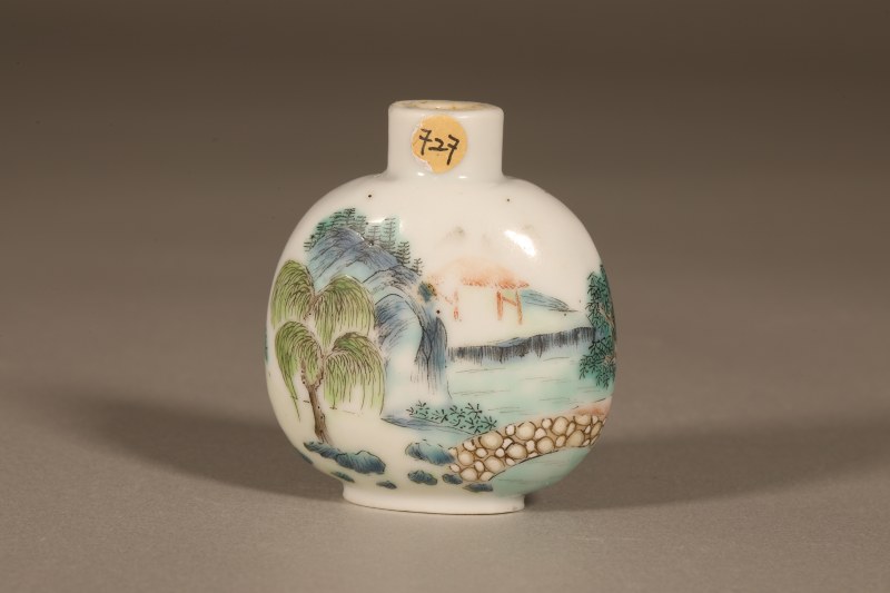 清道光 粉彩山水人物鼻烟壶 - 图5