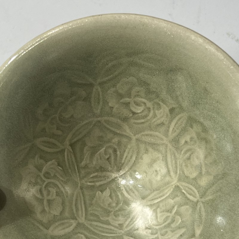 明代 青釉金钱锦地团花纹小盏 - 图6
