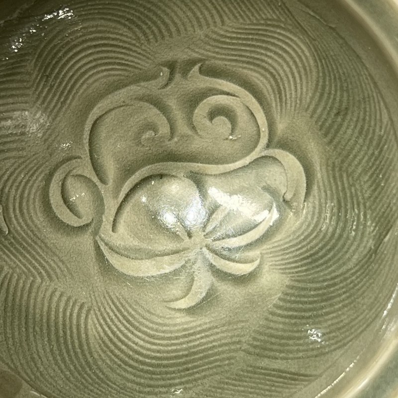 明代 青釉落花流水纹盏 - 图6