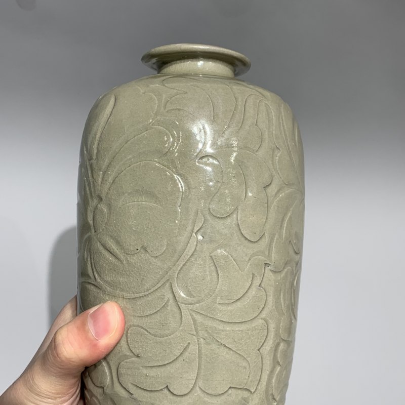 明代 青釉刻花缠枝牡丹纹梅瓶 - 图9