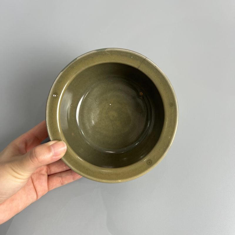 明代 龙泉窑青釉八卦纹三足炉 - 图7