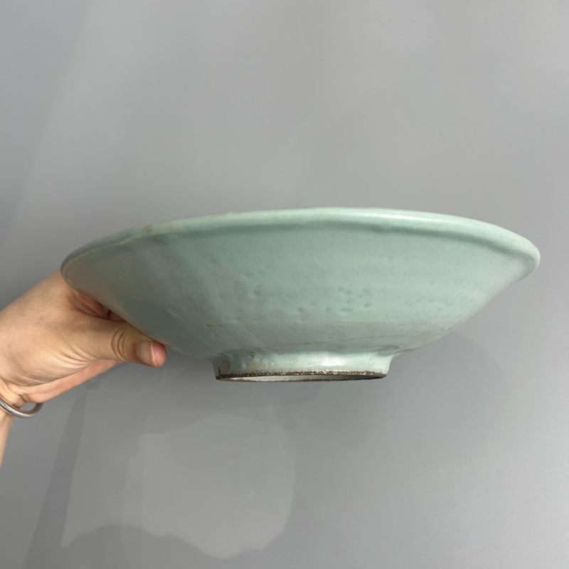 明代 龙泉窑粉青釉黑胎盘 - 图5